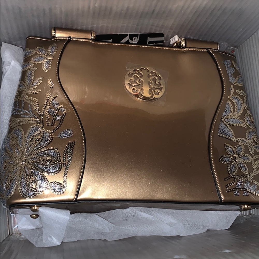 Unique hold retro purse embroidered
